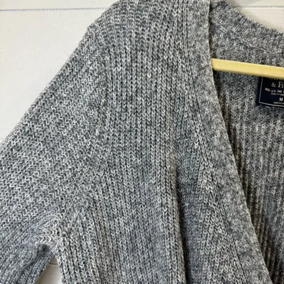 Abercrombie & Fitch Gray V-Neck Sweater Women’s Size Medium - Picture 6 of 7
